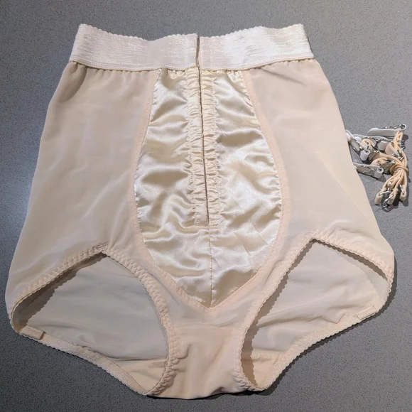 What Katie Did 1950s Shapewear Panties In Peach - Picture 4 of 6
